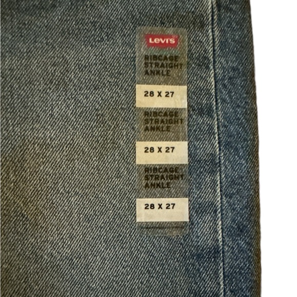 NWT woman’s Levi’s ribcage straight ankle distressed jeans 👖 size 28 - Picture 3 of 8